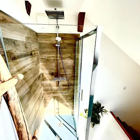 Apartament Nid Douillet Sous Les Toits Avec Jacuzzi *