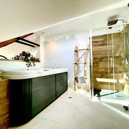 Nid Douillet Sous Les Toits Avec Jacuzzi