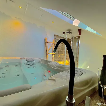 Nid Douillet Sous Les Toits Avec Jacuzzi * Bagneres-de-Bigorre