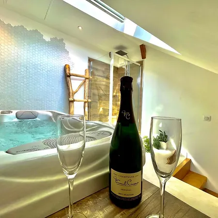 Nid Douillet Sous Les Toits Avec Jacuzzi *