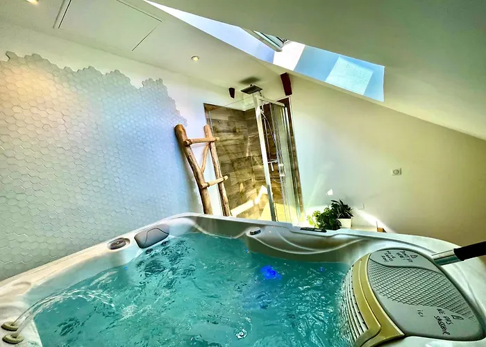 Nid Douillet Sous Les Toits Avec Jacuzzi Apartment *