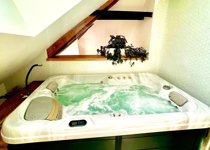 Apartment Nid Douillet Sous Les Toits Avec Jacuzzi