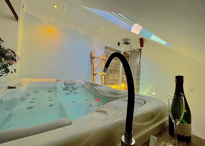 Nid Douillet Sous Les Toits Avec Jacuzzi * Bagneres-de-Bigorre